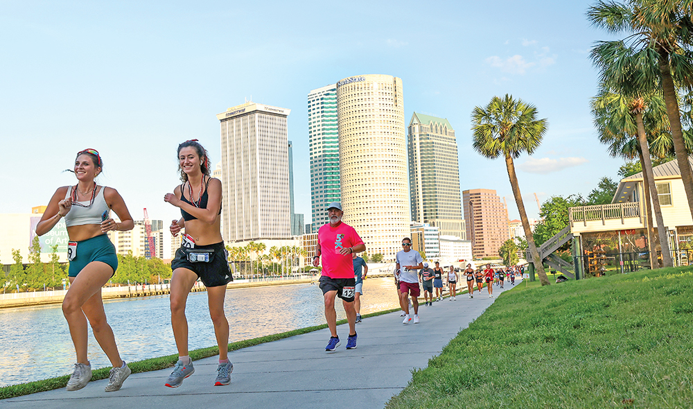 runners on riverwalk 